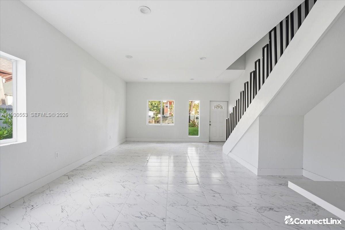Photo 4 of 3 bed single family home in Miami