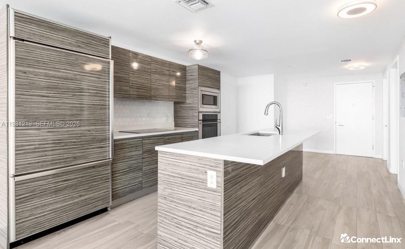 Photo 4 of 2 bed condo in Miami