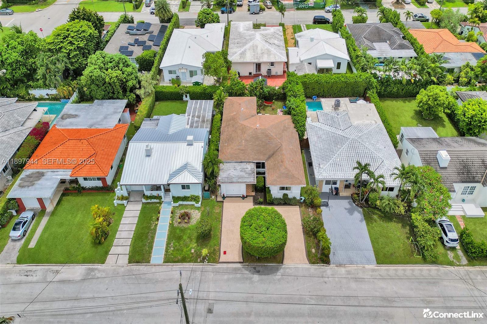 Photo 6 of 3 bed single family home in Surfside