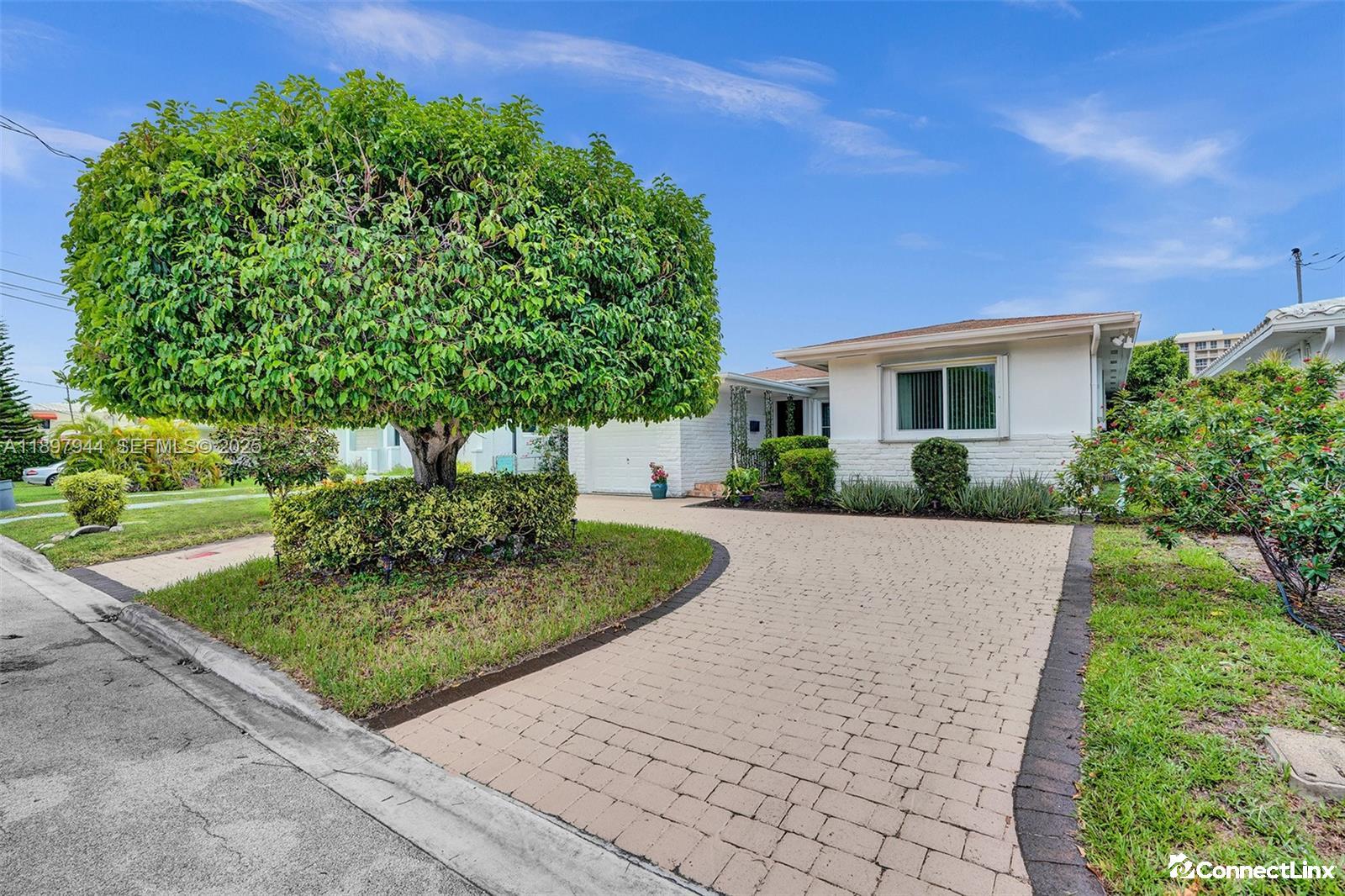 Photo 7 of 3 bed single family home in Surfside