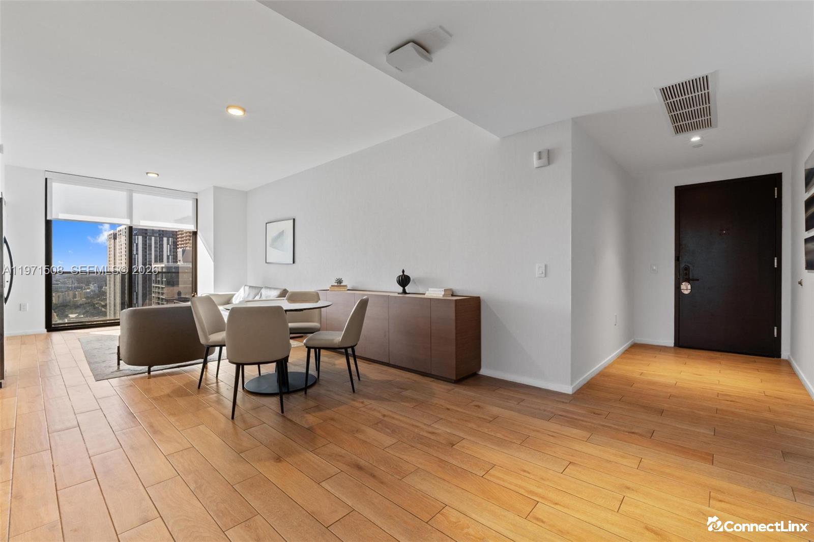 Photo 4 of 3 bed condo in Miami