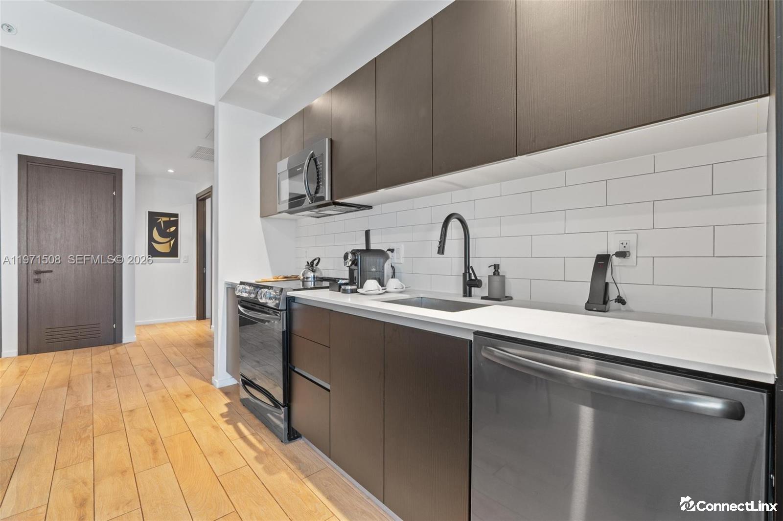 Photo 7 of 3 bed condo in Miami