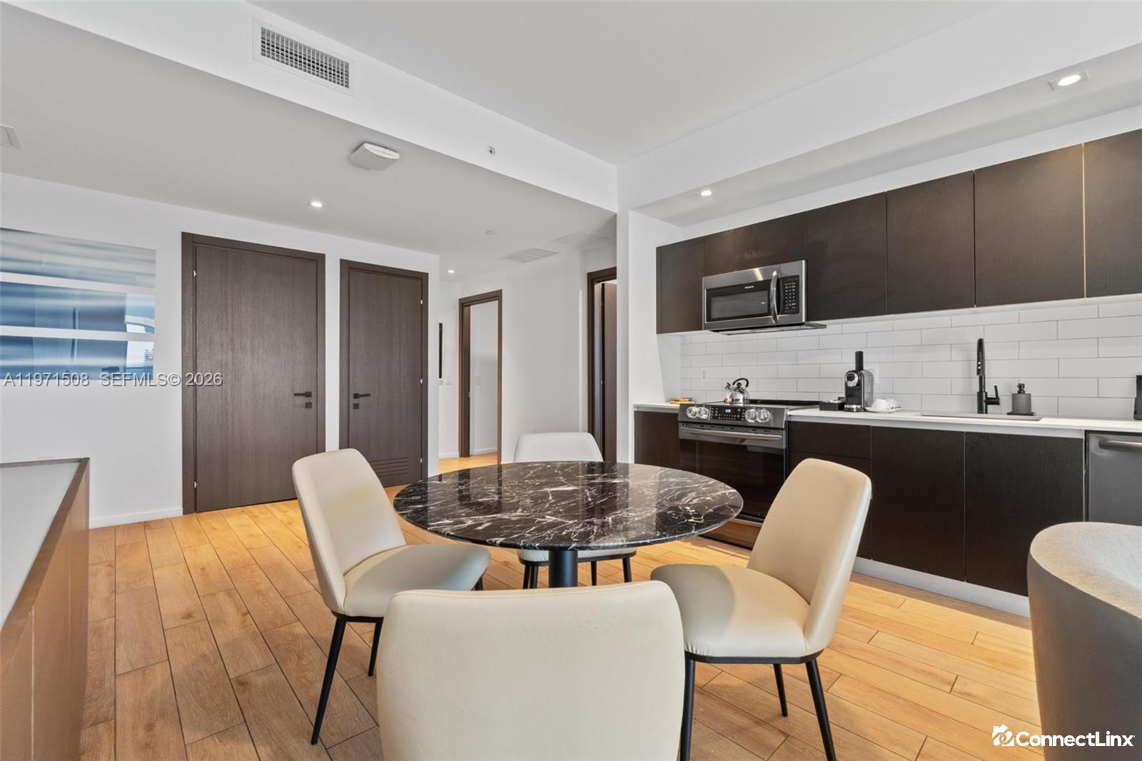 Photo 8 of 3 bed condo in Miami