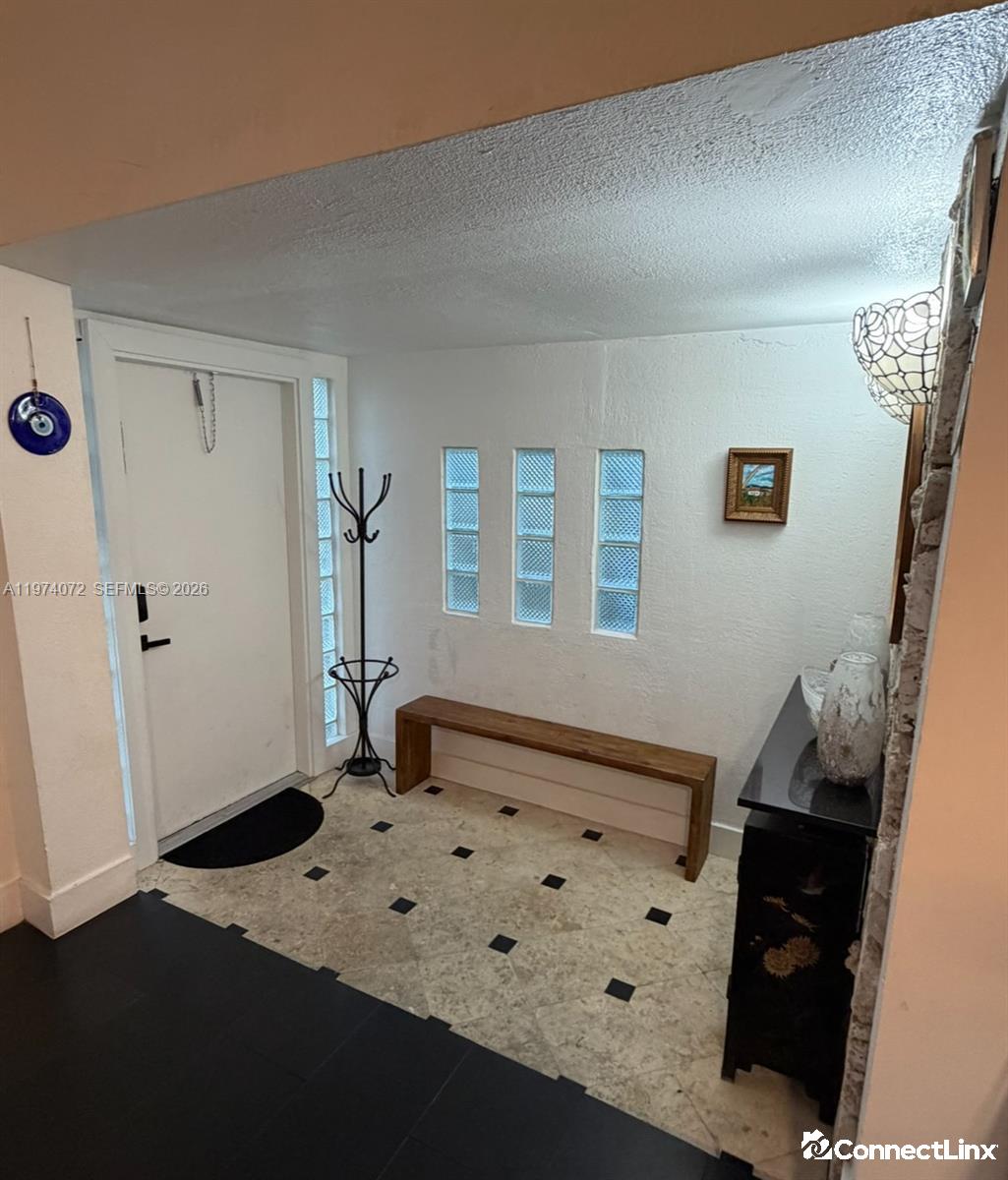 Photo 4 of 3 bed single family home in Surfside