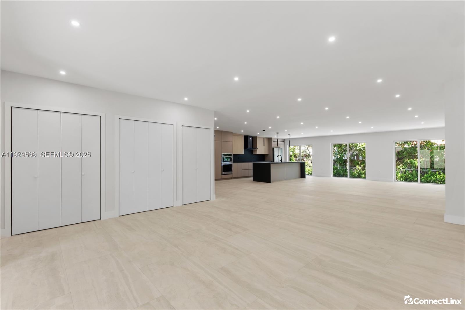 Photo 8 of 4 bed single family home in Miami