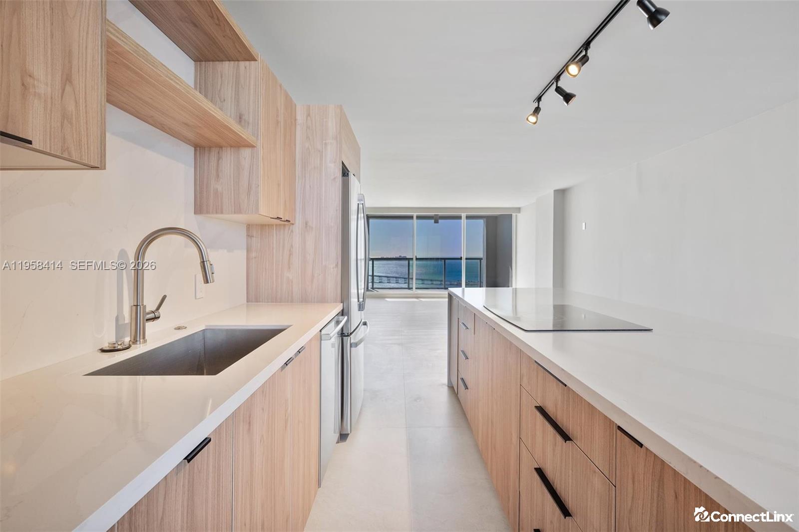 Photo 4 of 3 bed condo in Miami