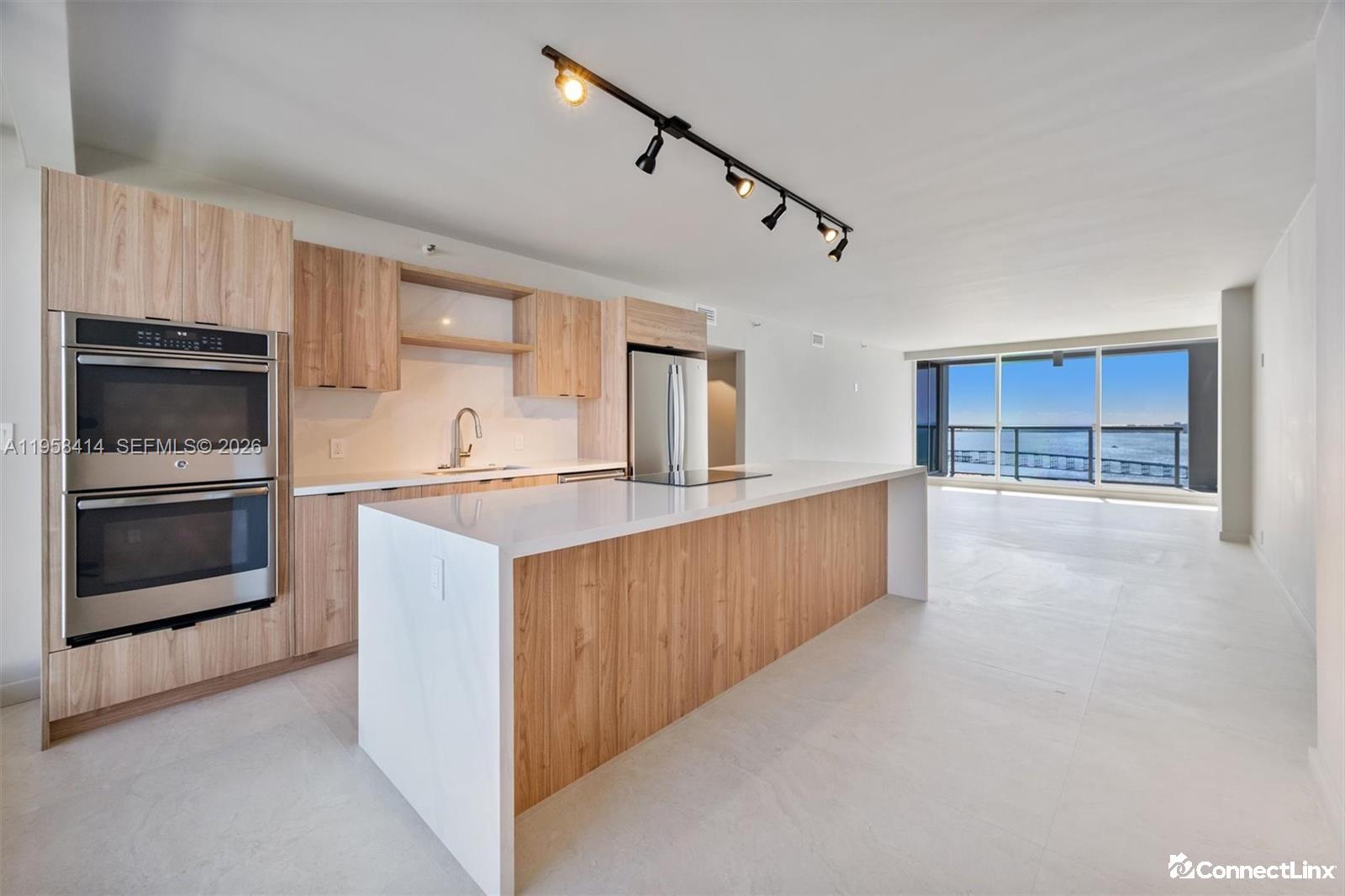 Photo 5 of 3 bed condo in Miami
