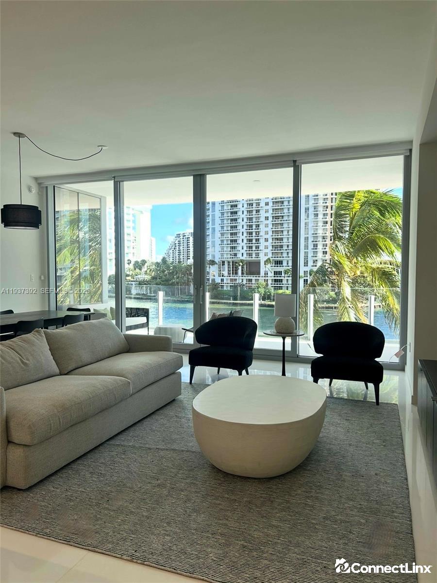 Photo 3 of 1 bed condo in Miami