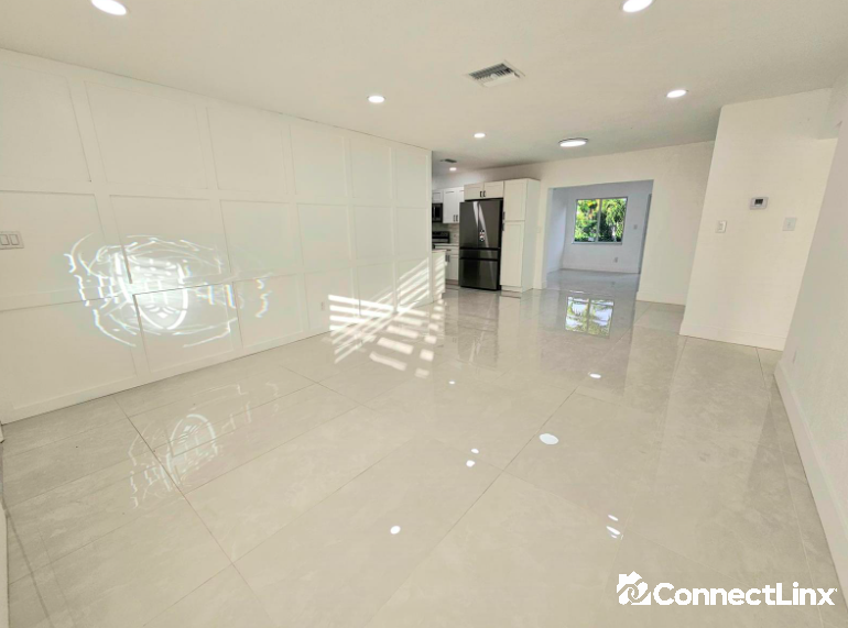 Photo 2 of 3 bed single family home in Tamarac