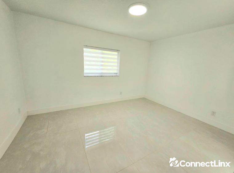 Photo 3 of 3 bed single family home in Tamarac