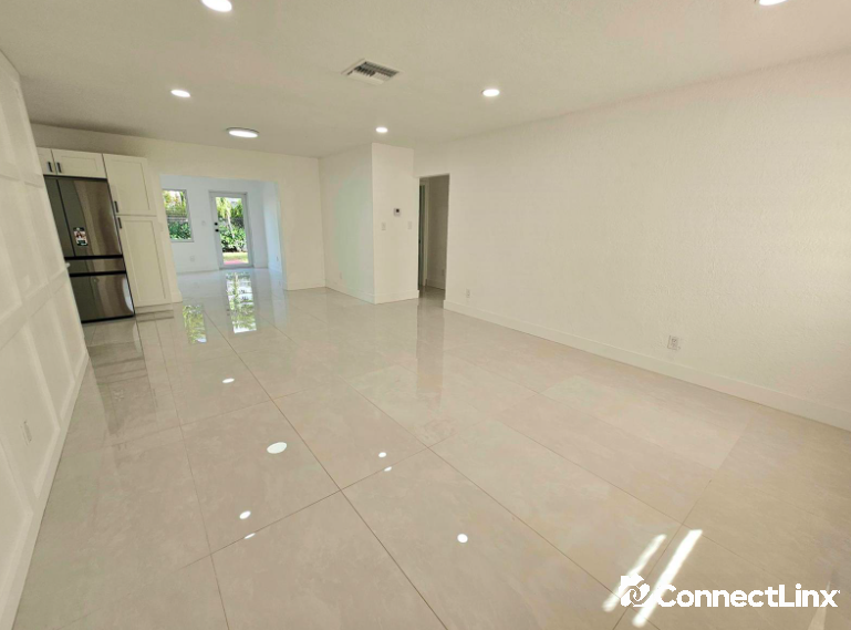 Photo 5 of 3 bed single family home in Tamarac