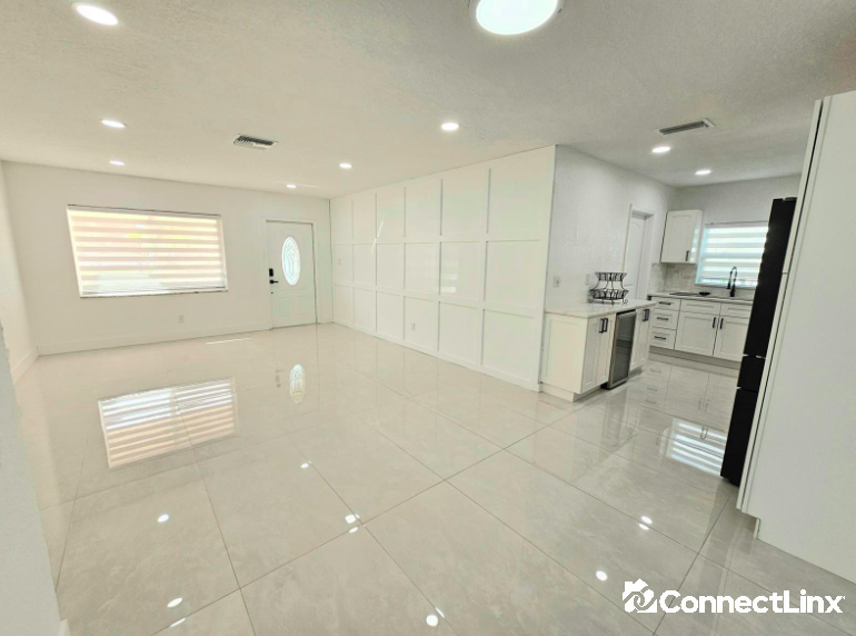Photo 7 of 3 bed single family home in Tamarac