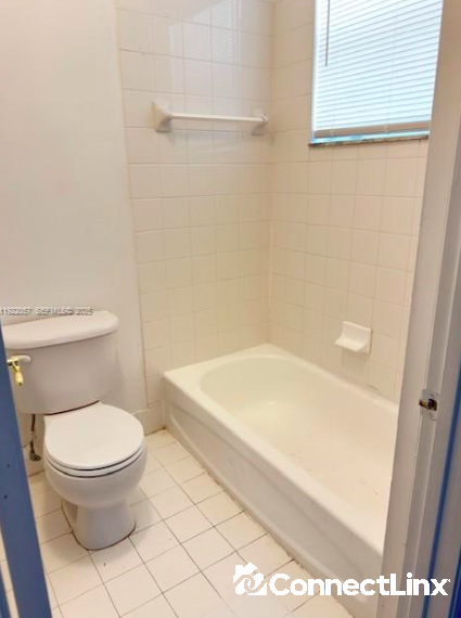 Photo 2 of 3 bed townhouse in Plantation