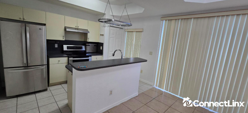 Photo 5 of 3 bed townhouse in Dania Beach