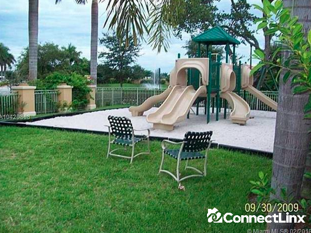 Photo 6 of 3 bed townhouse in Dania Beach