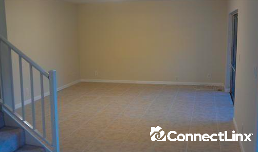 Photo 2 of 3 bed townhouse in Davie