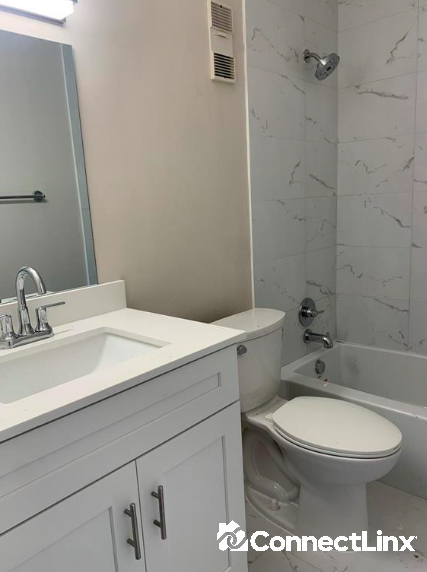 Photo 4 of 3 bed townhouse in Davie