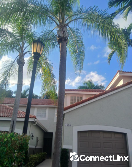 Photo 3 of 3 bed townhouse in Weston