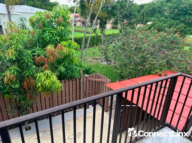 Photo 6 of 3 bed townhouse in Tamarac