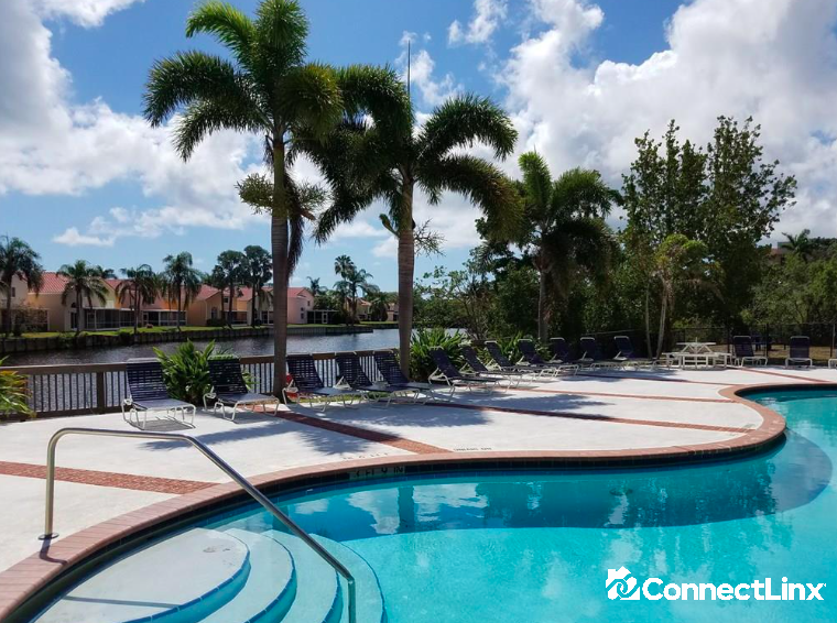 Photo 4 of 3 bed single family home in Dania Beach