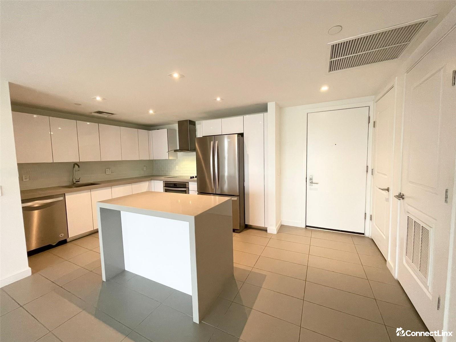 Photo 5 of 2 bed condo in Miami