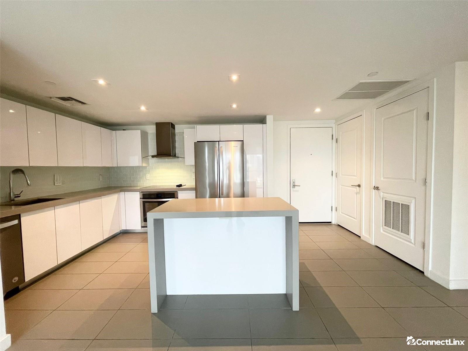Photo 3 of 2 bed condo in Miami