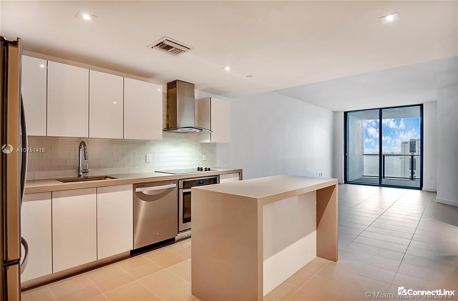 Photo 3 of 1 bed condo in Miami