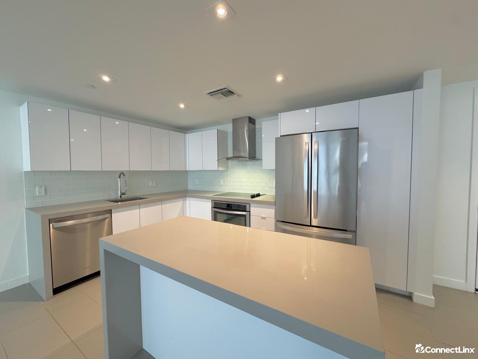 Photo 2 of 2 bed condo in Miami