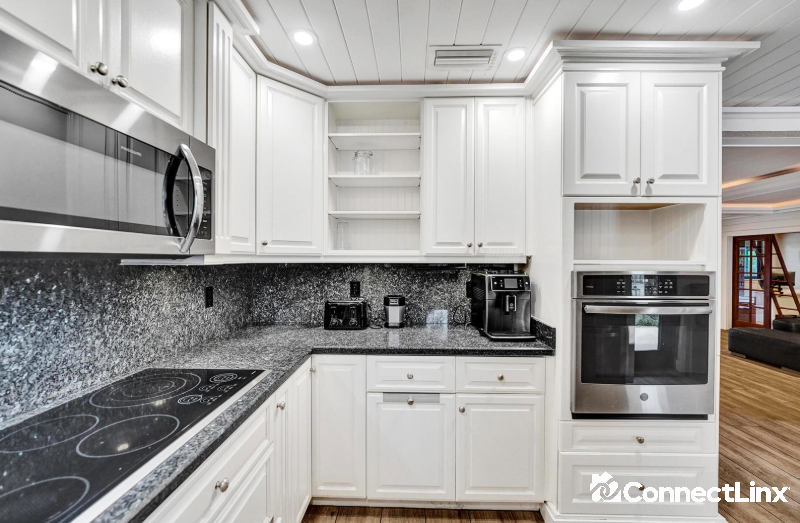 Photo 2 of 3 bed single family home in Hollywood