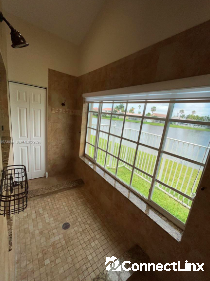 5 bed House in Weston