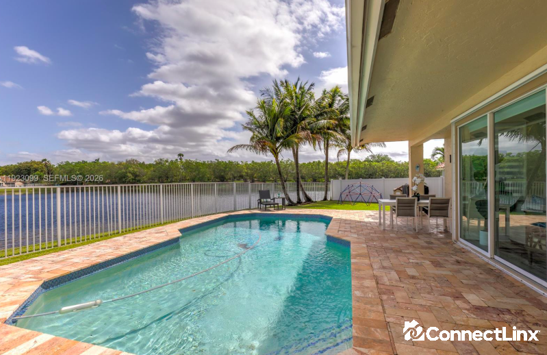Photo 8 of 5 bed single family home in Weston