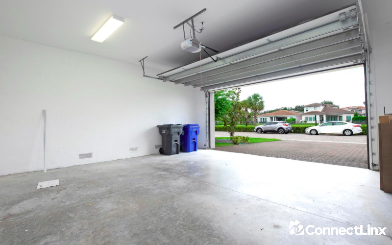 Photo 4 of 4 bed single family home in Fort Lauderdale
