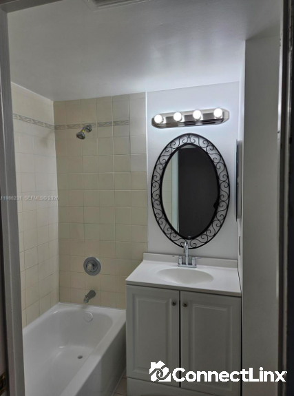 Photo 2 of 3 bed condo in Davie