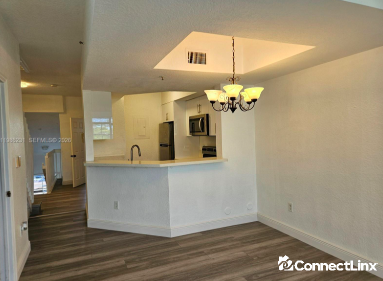 Photo 5 of 3 bed condo in Davie