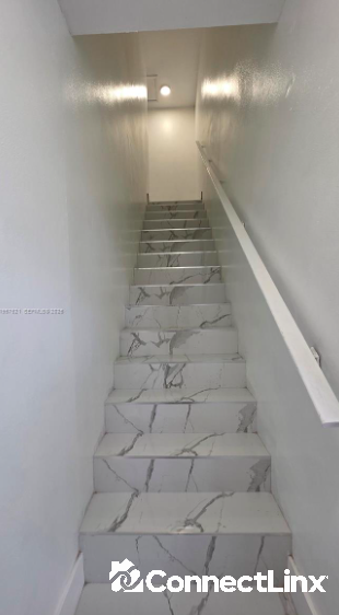 Photo 2 of 3 bed townhouse in Plantation