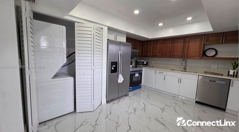 Photo 5 of 3 bed townhouse in Plantation