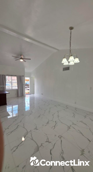 Photo 8 of 3 bed townhouse in Plantation