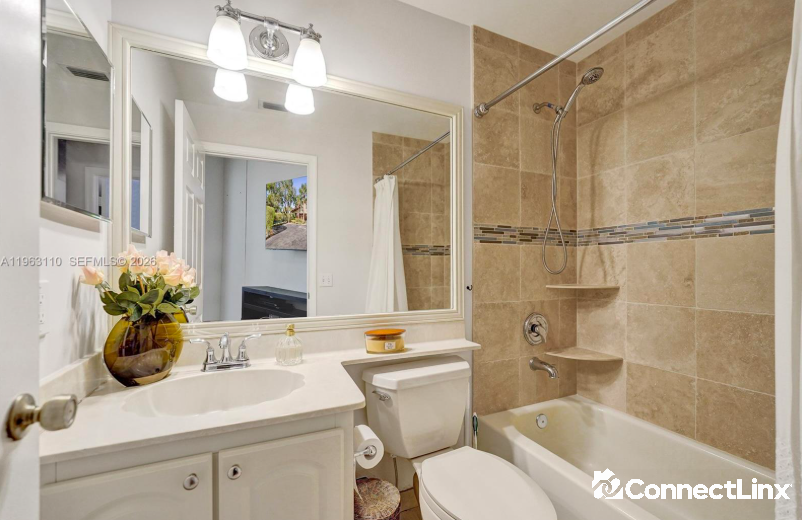 Photo 2 of 3 bed townhouse in Plantation