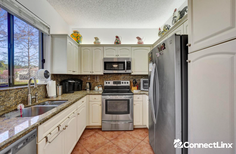 Photo 4 of 3 bed townhouse in Plantation