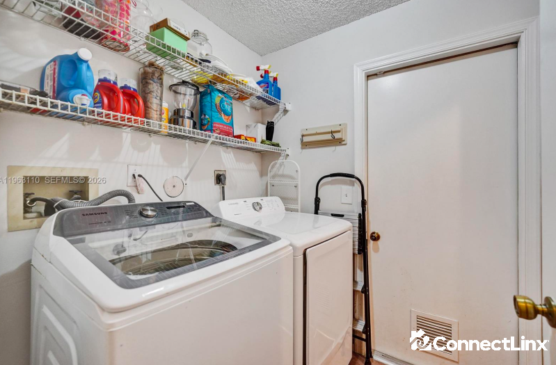 Photo 8 of 3 bed townhouse in Plantation