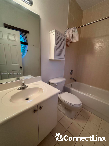 Photo 3 of 3 bed townhouse in Dania Beach