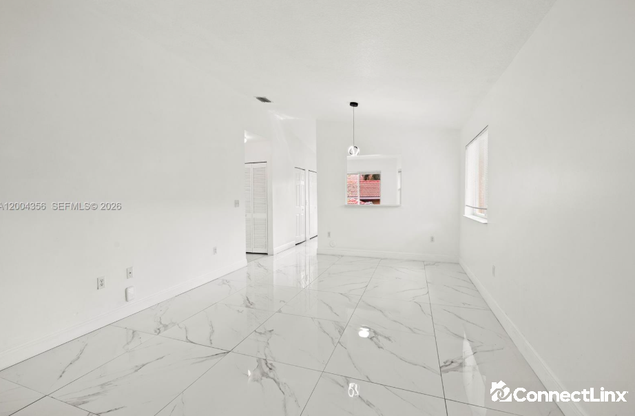 Photo 2 of 3 bed condo in Pembroke Pines