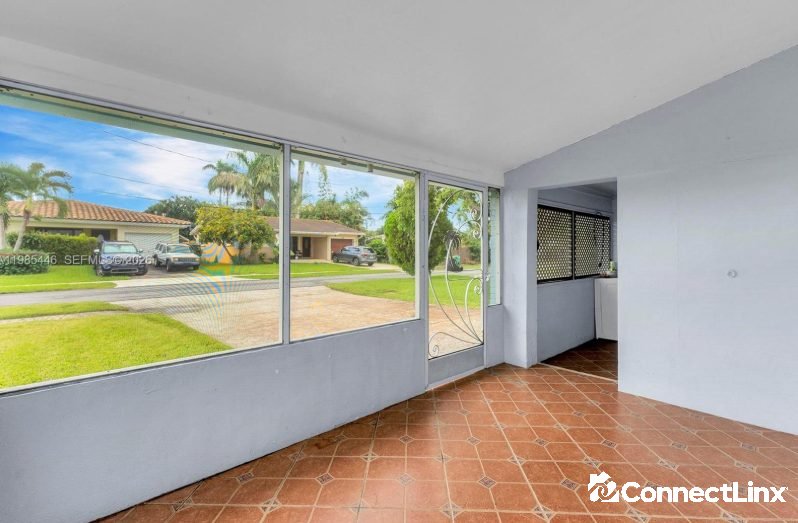 Photo 6 of 3 bed single family home in Dania Beach