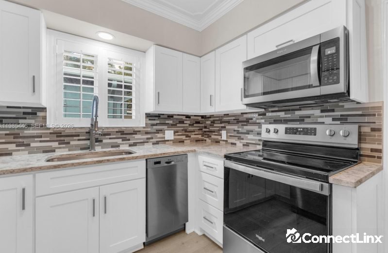 Photo 7 of 3 bed single family home in Dania Beach