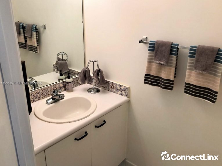 3 bed Townhome in Weston