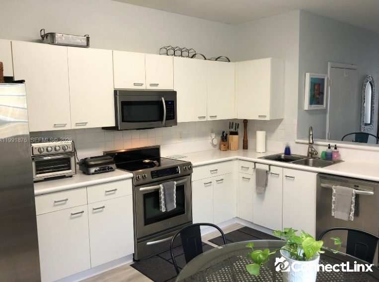 Photo 4 of 3 bed townhouse in Weston