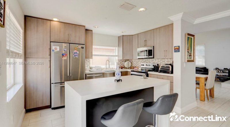 Photo 4 of 3 bed single family home in Sunrise