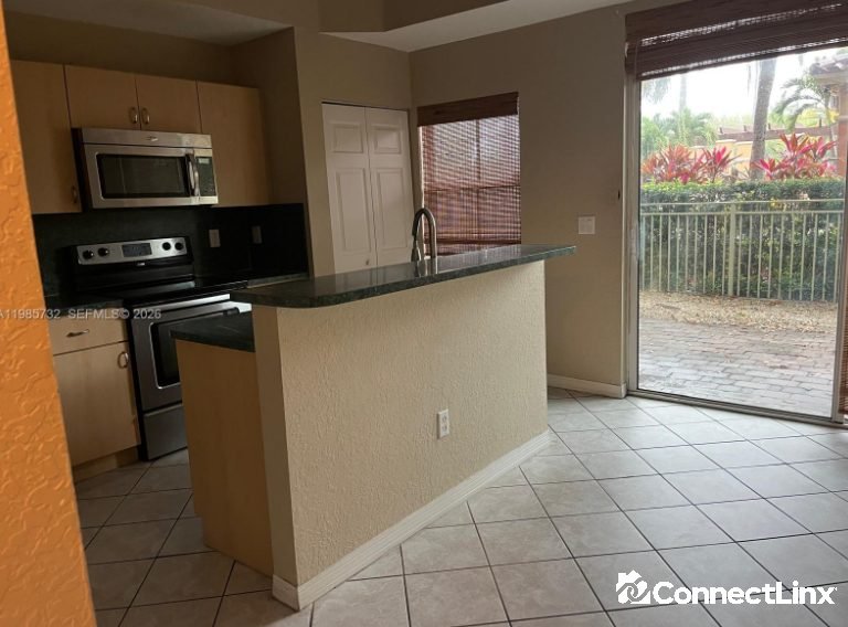Photo 7 of 3 bed townhouse in Fort Lauderdale