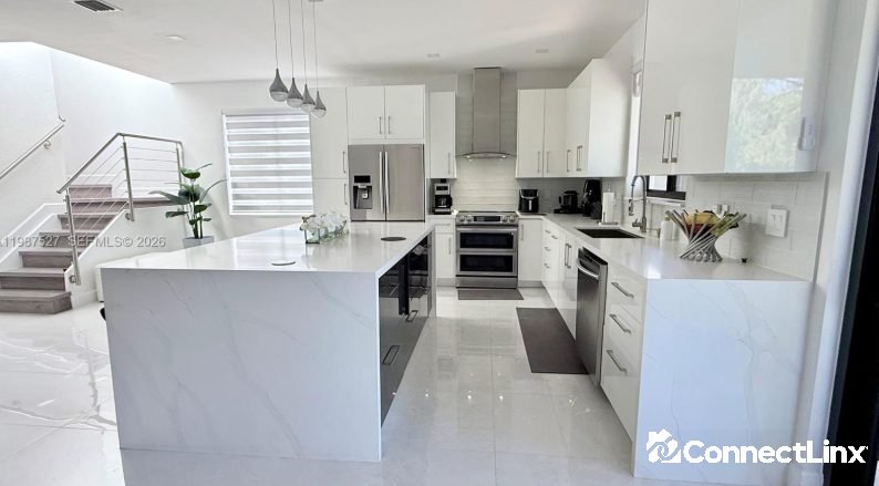 Photo 5 of 4 bed single family home in Weston
