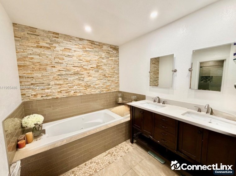Photo 4 of 3 bed townhouse in Hollywood